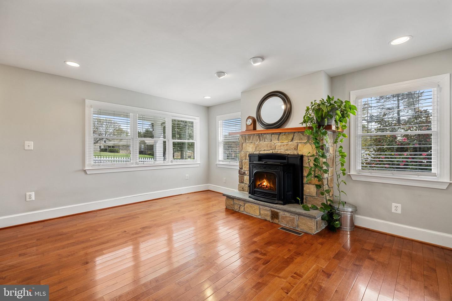 201 N 33RD ST, PURCELLVILLE, Virginia 20132, 5 Bedrooms Bedrooms, ,2 BathroomsBathrooms,Residential,For sale,201 N 33RD ST,VALO2092884 MLS # VALO2092884