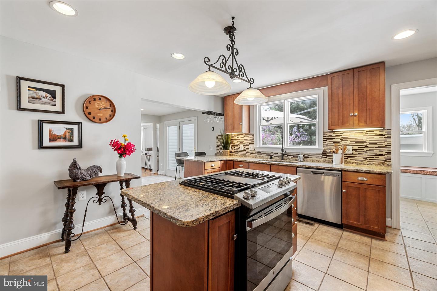 201 N 33RD ST, PURCELLVILLE, Virginia 20132, 5 Bedrooms Bedrooms, ,2 BathroomsBathrooms,Residential,For sale,201 N 33RD ST,VALO2092884 MLS # VALO2092884