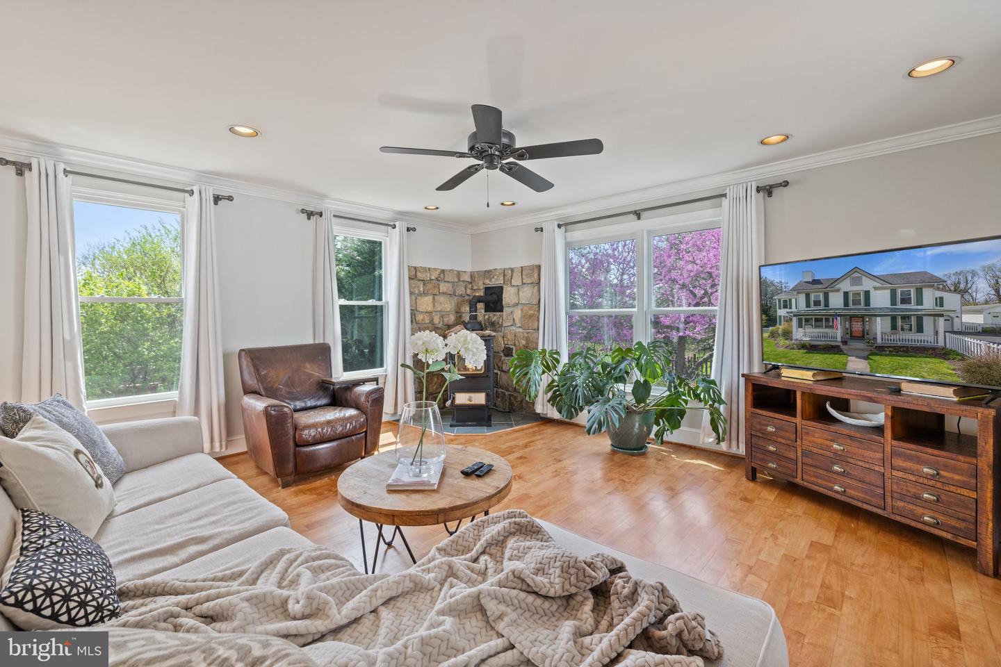 201 N 33RD ST, PURCELLVILLE, Virginia 20132, 5 Bedrooms Bedrooms, ,2 BathroomsBathrooms,Residential,For sale,201 N 33RD ST,VALO2092884 MLS # VALO2092884