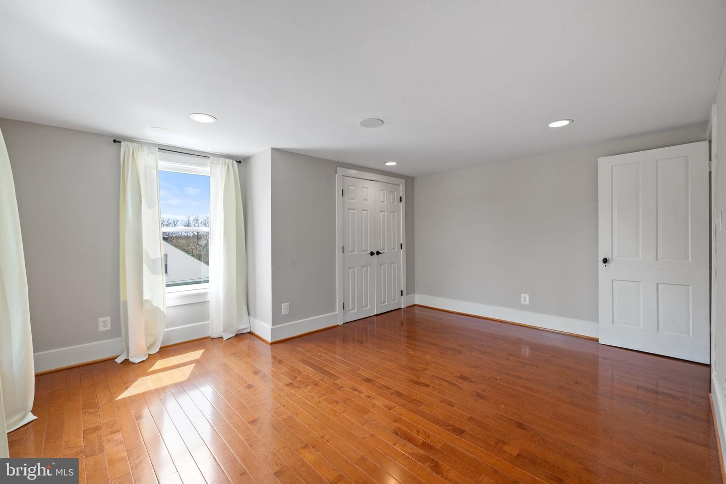 201 N 33RD ST, PURCELLVILLE, Virginia 20132, 5 Bedrooms Bedrooms, ,2 BathroomsBathrooms,Residential,For sale,201 N 33RD ST,VALO2092884 MLS # VALO2092884