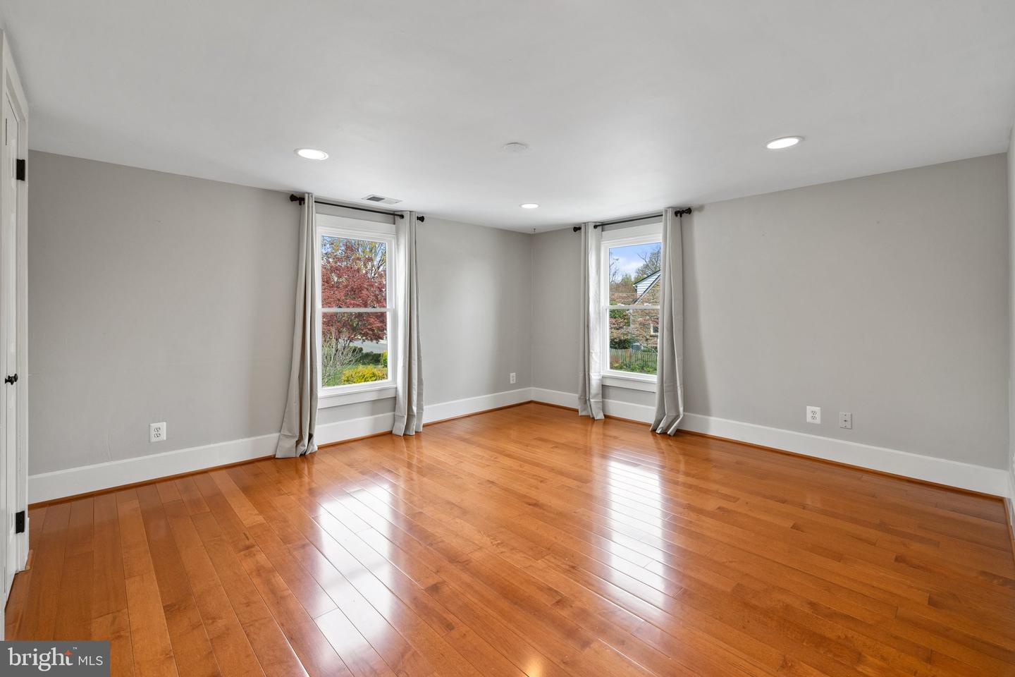 201 N 33RD ST, PURCELLVILLE, Virginia 20132, 5 Bedrooms Bedrooms, ,2 BathroomsBathrooms,Residential,For sale,201 N 33RD ST,VALO2092884 MLS # VALO2092884