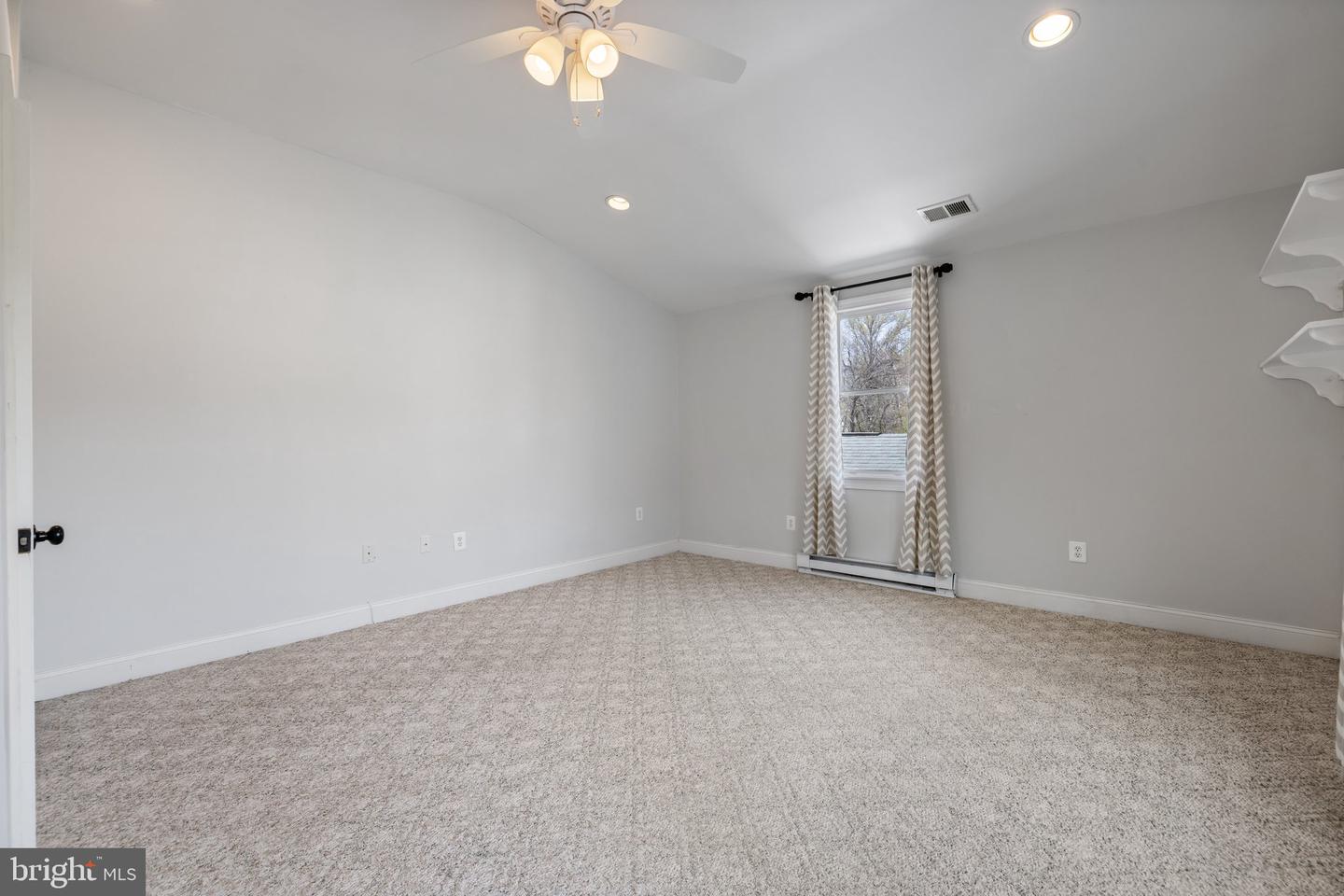 201 N 33RD ST, PURCELLVILLE, Virginia 20132, 5 Bedrooms Bedrooms, ,2 BathroomsBathrooms,Residential,For sale,201 N 33RD ST,VALO2092884 MLS # VALO2092884