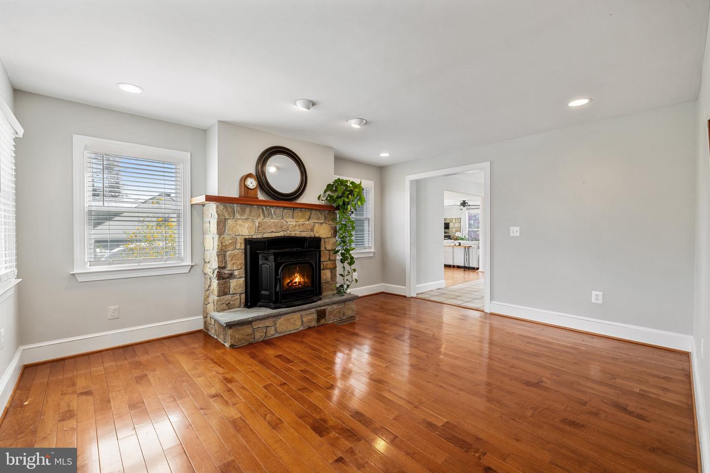 201 N 33RD ST, PURCELLVILLE, Virginia 20132, 5 Bedrooms Bedrooms, ,2 BathroomsBathrooms,Residential,For sale,201 N 33RD ST,VALO2092884 MLS # VALO2092884