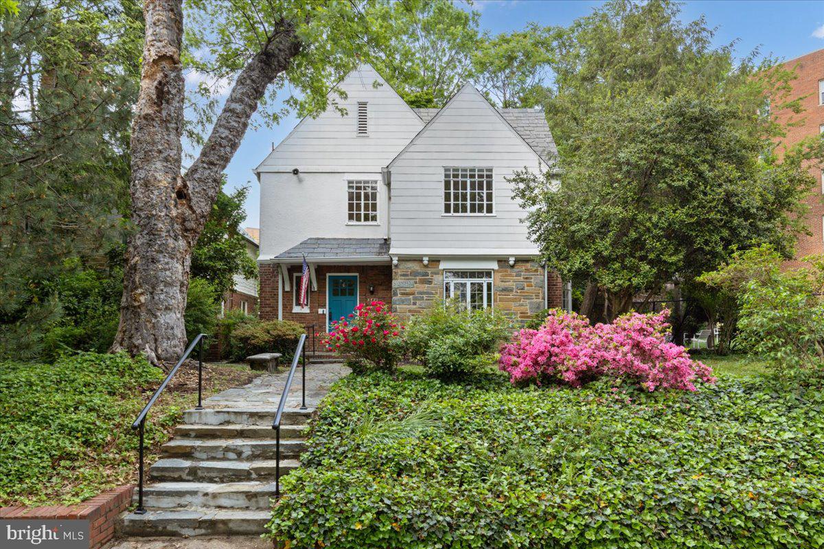 3721 MASSACHUSETTS AVE NW, WASHINGTON, District Of Columbia 20016, 3 Bedrooms Bedrooms, ,2 BathroomsBathrooms,Residential,For sale,3721 MASSACHUSETTS AVE NW,DCDC2194464 MLS # DCDC2194464