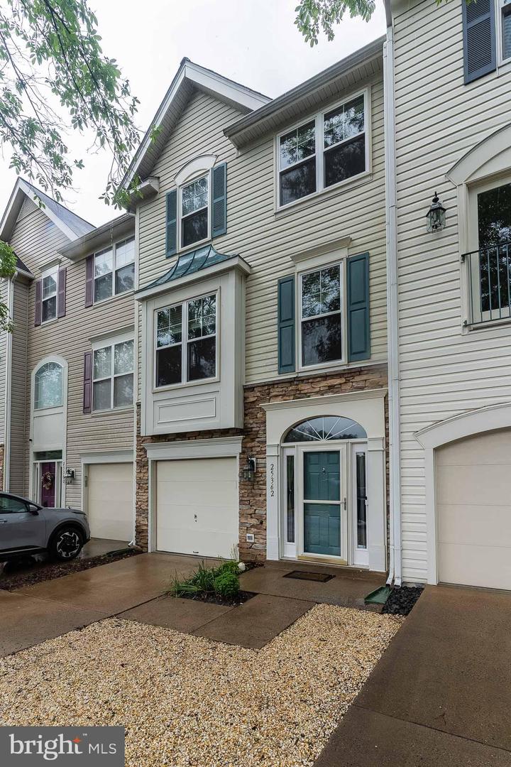 25362 ASHBURY DR, CHANTILLY, Virginia 20152, 3 Bedrooms Bedrooms, ,3 BathroomsBathrooms,Residential,For sale,25362 ASHBURY DR,VALO2094564 MLS # VALO2094564