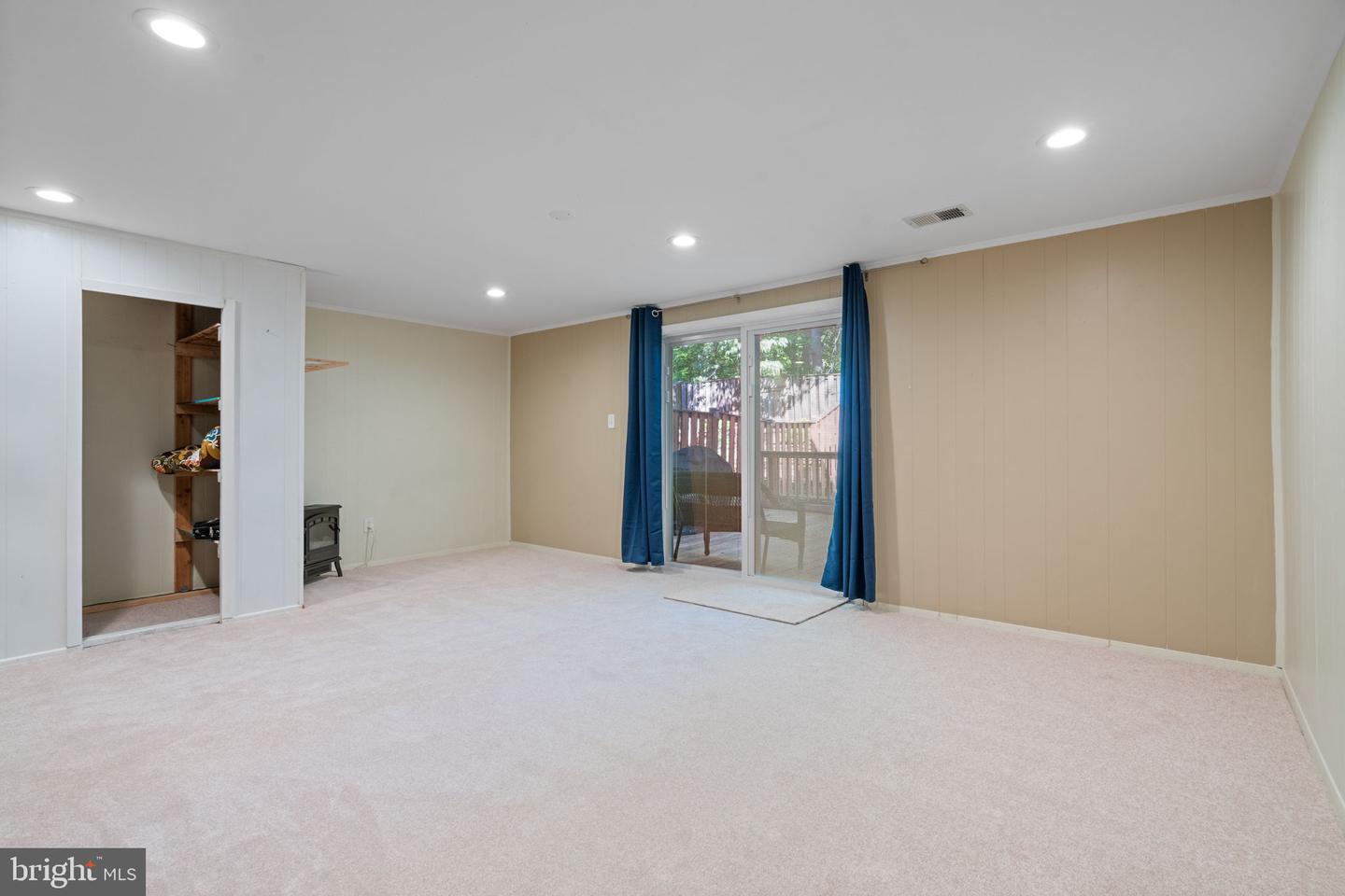 6465 BLARNEY STONE CT, SPRINGFIELD, Virginia 22152, 3 Bedrooms Bedrooms, ,3 BathroomsBathrooms,Residential,For sale,6465 BLARNEY STONE CT,VAFX2236688 MLS # VAFX2236688