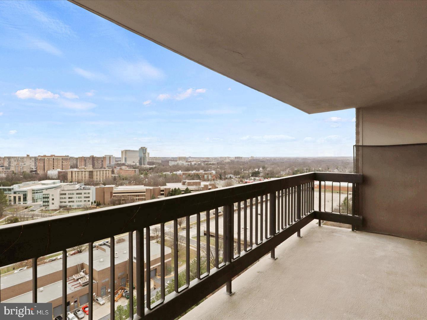 3705 S GEORGE MASON DR #2013S, FALLS CHURCH, Virginia 22041, 2 Bedrooms Bedrooms, ,1 BathroomBathrooms,Residential,For sale,3705 S GEORGE MASON DR #2013S,VAFX2236824 MLS # VAFX2236824