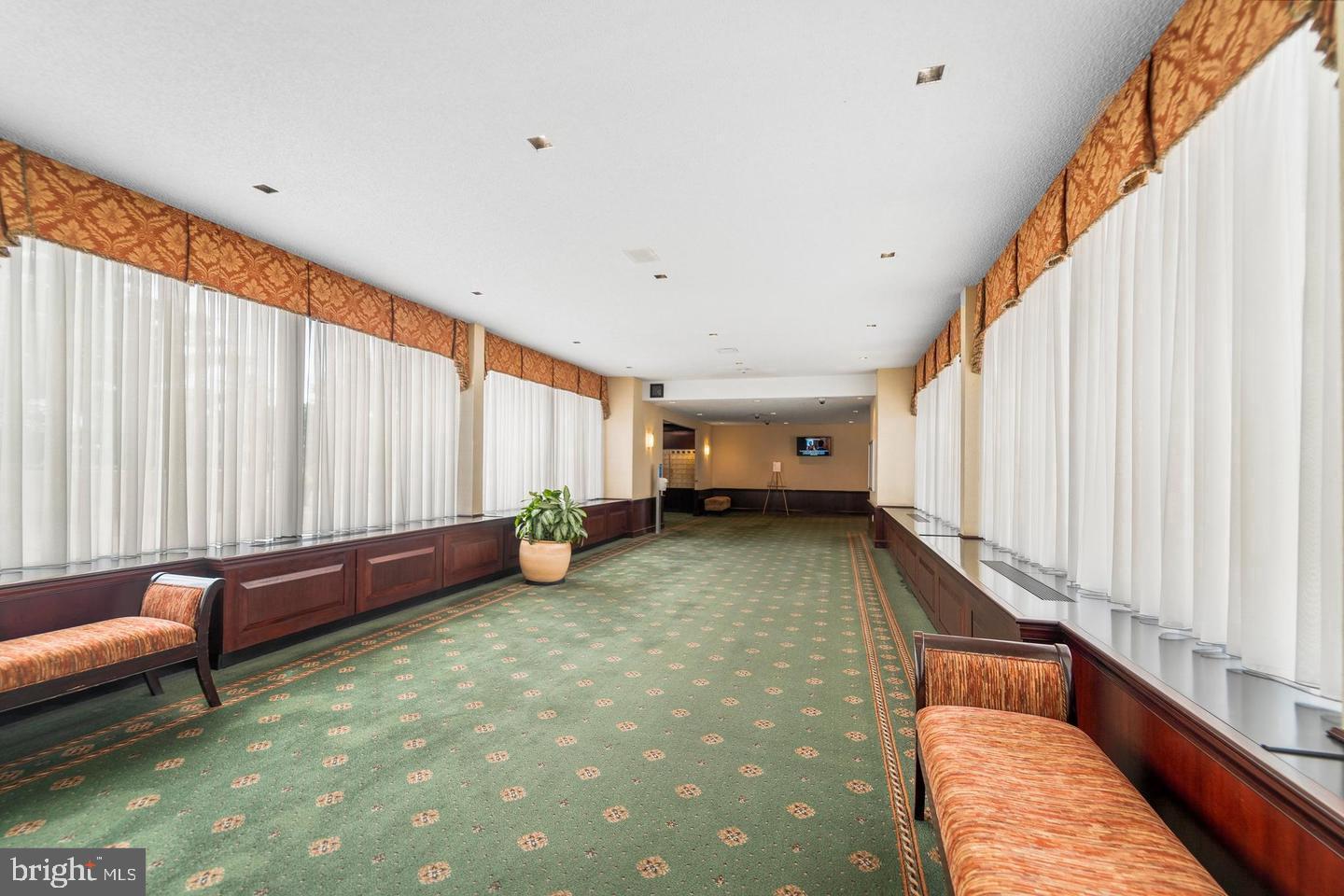 3705 S GEORGE MASON DR #2013S, FALLS CHURCH, Virginia 22041, 2 Bedrooms Bedrooms, ,1 BathroomBathrooms,Residential,For sale,3705 S GEORGE MASON DR #2013S,VAFX2236824 MLS # VAFX2236824