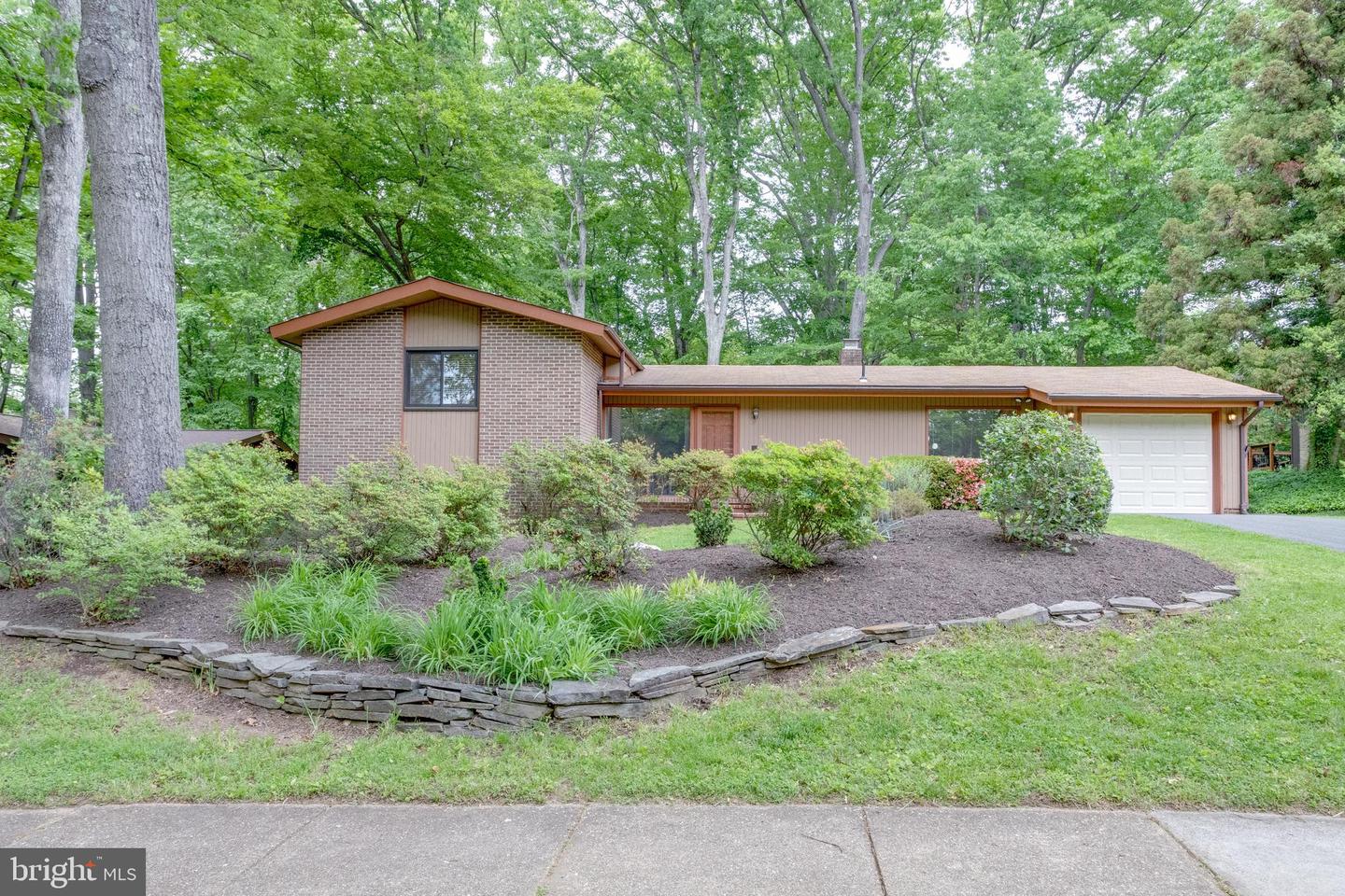 8608 BATTAILLES CT, ANNANDALE, Virginia 22003, 4 Bedrooms Bedrooms, ,3 BathroomsBathrooms,Residential,For sale,8608 BATTAILLES CT,VAFX2238780 MLS # VAFX2238780