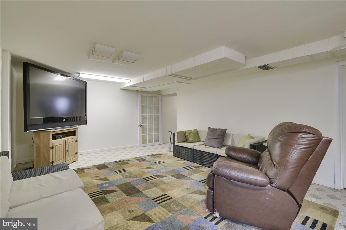 7315 MARC DR, FALLS CHURCH, Virginia 22042, 3 Bedrooms Bedrooms, ,2 BathroomsBathrooms,Residential,For sale,7315 MARC DR,VAFX2238572 MLS # VAFX2238572