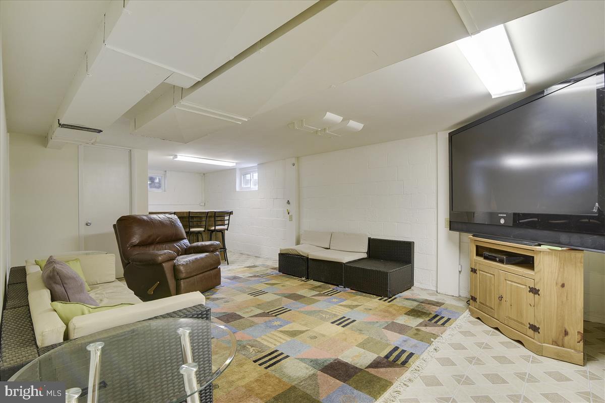 7315 MARC DR, FALLS CHURCH, Virginia 22042, 3 Bedrooms Bedrooms, ,2 BathroomsBathrooms,Residential,For sale,7315 MARC DR,VAFX2238572 MLS # VAFX2238572