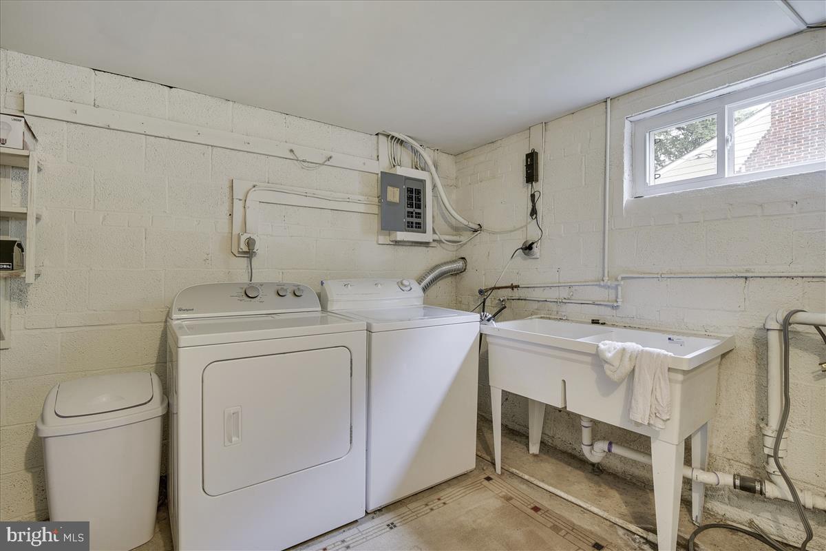 7315 MARC DR, FALLS CHURCH, Virginia 22042, 3 Bedrooms Bedrooms, ,2 BathroomsBathrooms,Residential,For sale,7315 MARC DR,VAFX2238572 MLS # VAFX2238572