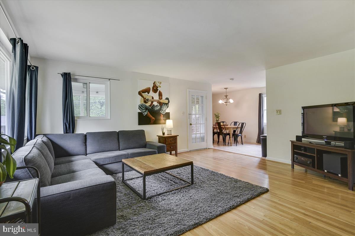 7315 MARC DR, FALLS CHURCH, Virginia 22042, 3 Bedrooms Bedrooms, ,2 BathroomsBathrooms,Residential,For sale,7315 MARC DR,VAFX2238572 MLS # VAFX2238572