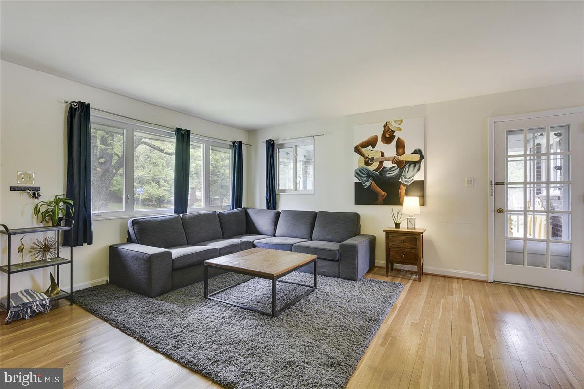 7315 MARC DR, FALLS CHURCH, Virginia 22042, 3 Bedrooms Bedrooms, ,2 BathroomsBathrooms,Residential,For sale,7315 MARC DR,VAFX2238572 MLS # VAFX2238572