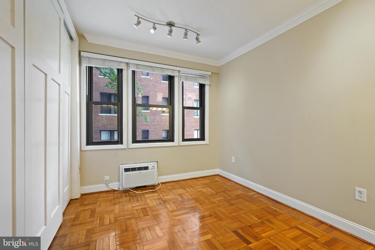 1010 25TH ST NW #311, WASHINGTON, District Of Columbia 20037, 1 Bedroom Bedrooms, ,1 BathroomBathrooms,Residential,For sale,1010 25TH ST NW #311,DCDC2199178 MLS # DCDC2199178