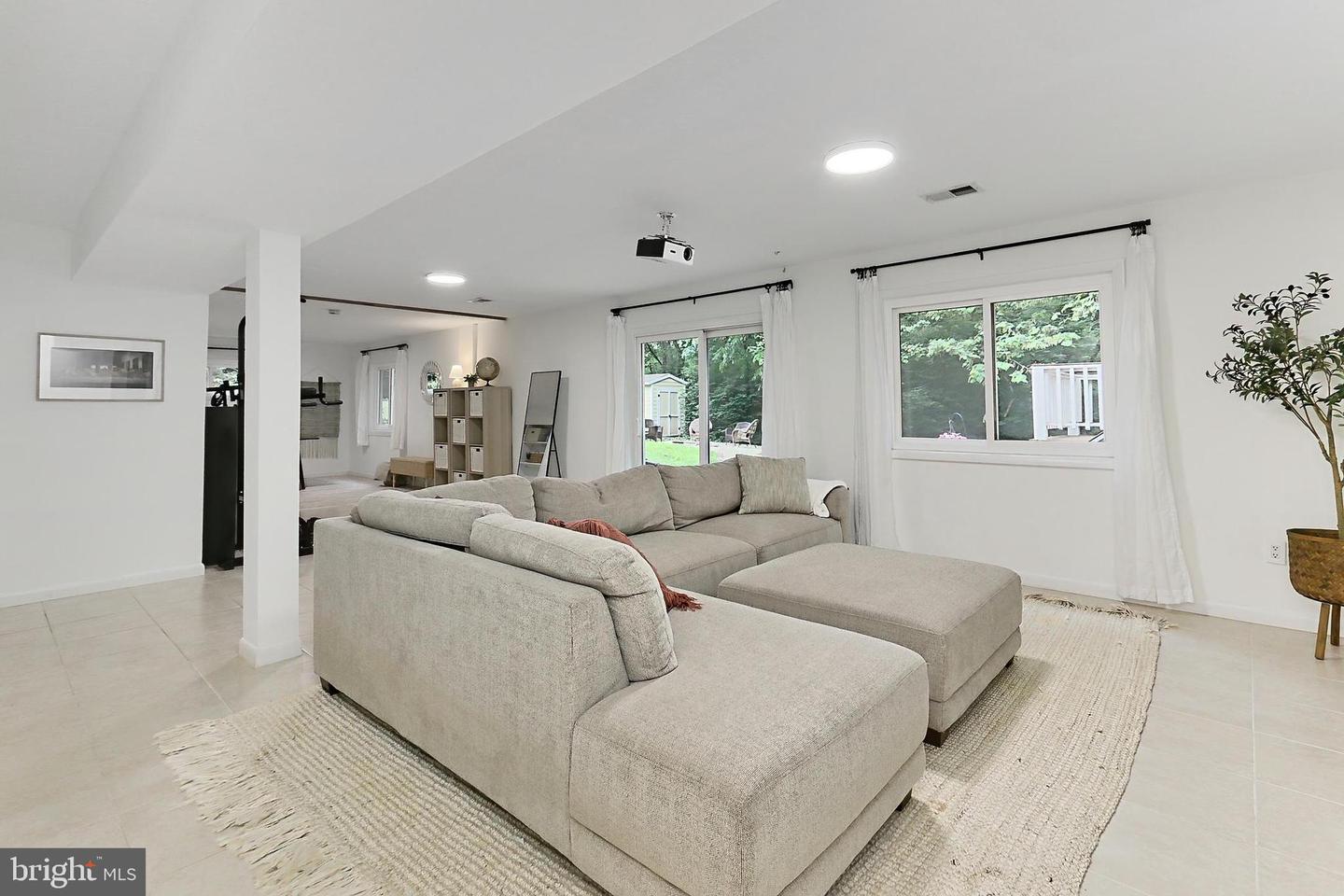 11123 BYRD CT, FAIRFAX, Virginia 22030, 4 Bedrooms Bedrooms, ,3 BathroomsBathrooms,Residential,For sale,11123 BYRD CT,VAFX2238994 MLS # VAFX2238994
