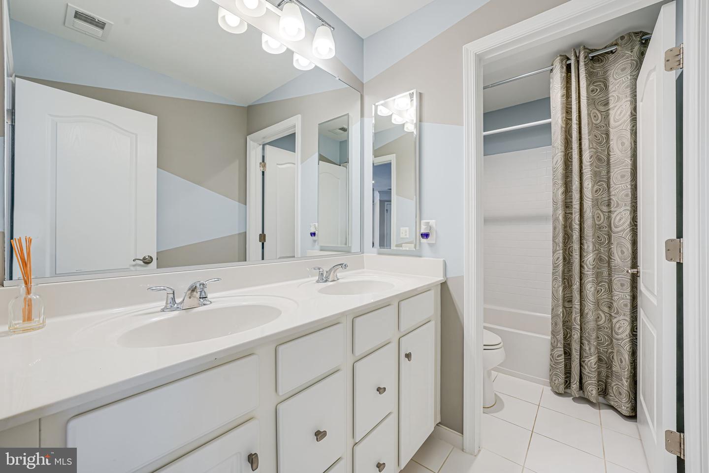 41064 MAPLEHURST DR, ALDIE, Virginia 20105, 7 Bedrooms Bedrooms, ,5 BathroomsBathrooms,Residential,For sale,41064 MAPLEHURST DR,VALO2095722 MLS # VALO2095722
