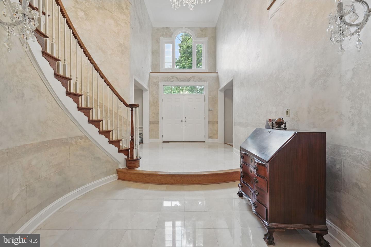1813 SOLITAIRE LN, MCLEAN, Virginia 22101, 6 Bedrooms Bedrooms, ,4 BathroomsBathrooms,Residential,For sale,1813 SOLITAIRE LN,VAFX2239114 MLS # VAFX2239114