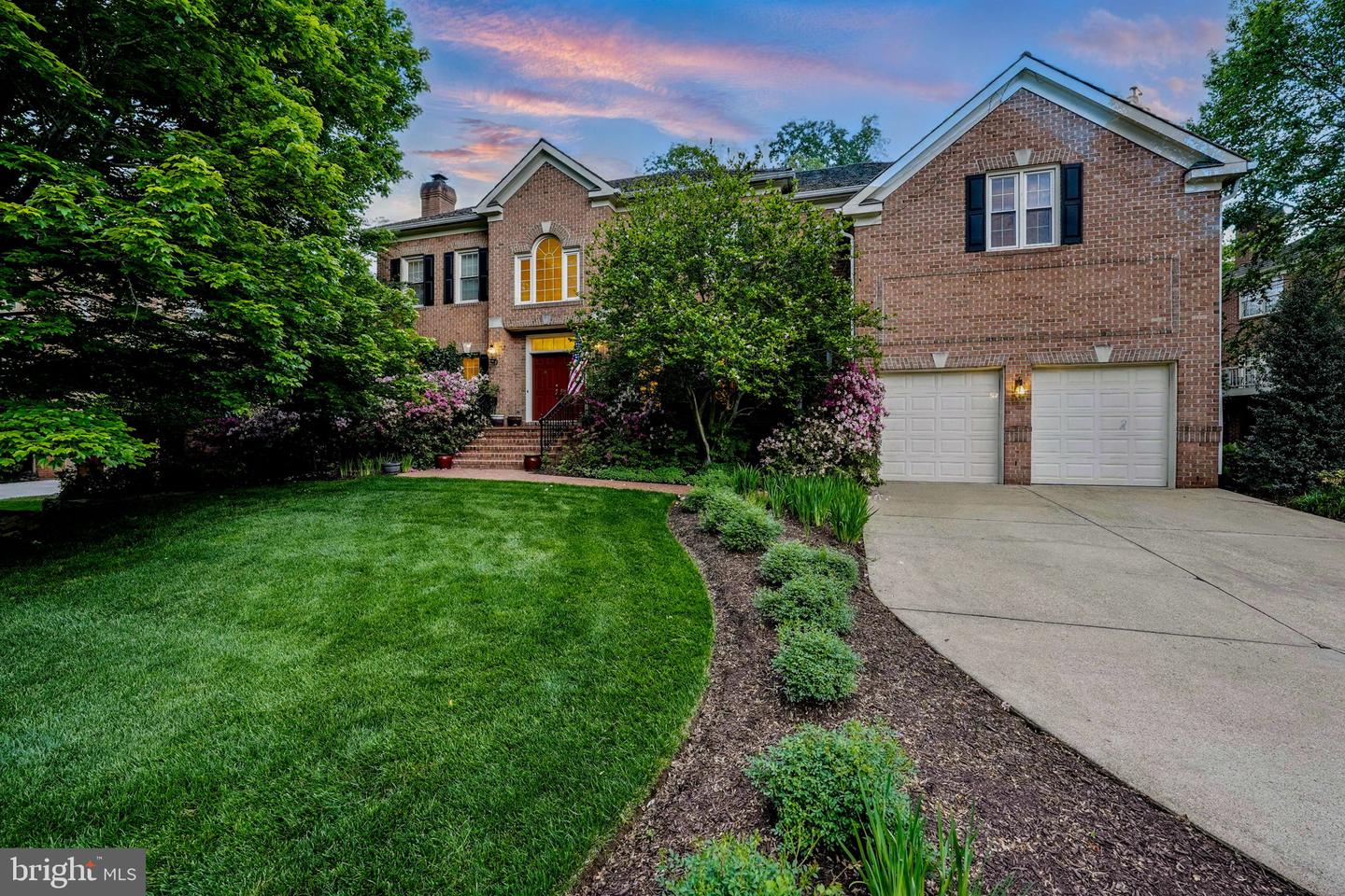 1813 SOLITAIRE LN, MCLEAN, Virginia 22101, 6 Bedrooms Bedrooms, ,4 BathroomsBathrooms,Residential,For sale,1813 SOLITAIRE LN,VAFX2239114 MLS # VAFX2239114