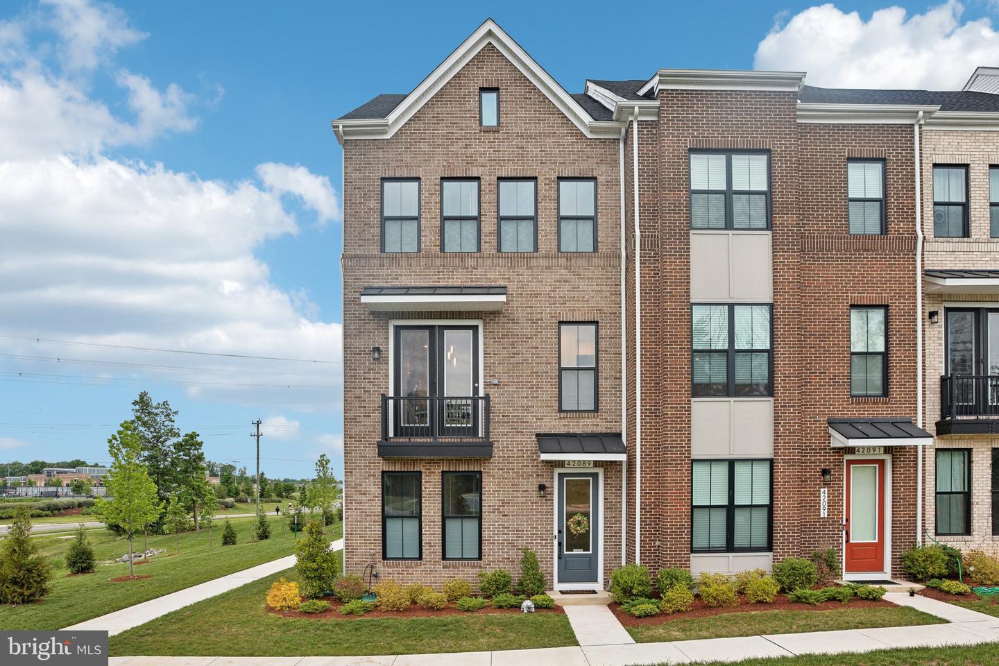 42089 SHINING STAR SQ, BRAMBLETON, Virginia 20148, 3 Bedrooms Bedrooms, ,2 BathroomsBathrooms,Residential,For sale,42089 SHINING STAR SQ,VALO2096018 MLS # VALO2096018