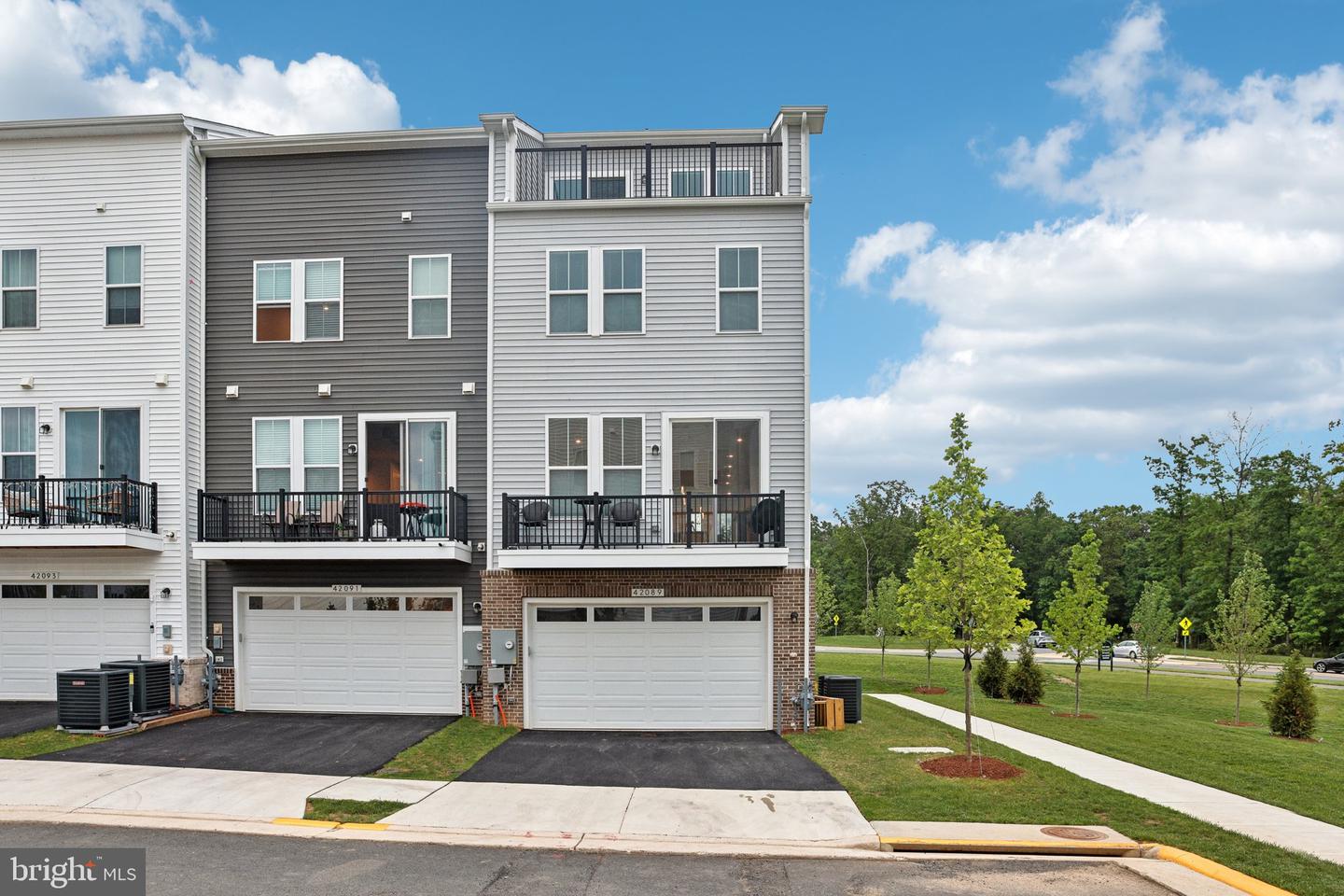 42089 SHINING STAR SQ, BRAMBLETON, Virginia 20148, 3 Bedrooms Bedrooms, ,2 BathroomsBathrooms,Residential,For sale,42089 SHINING STAR SQ,VALO2096018 MLS # VALO2096018