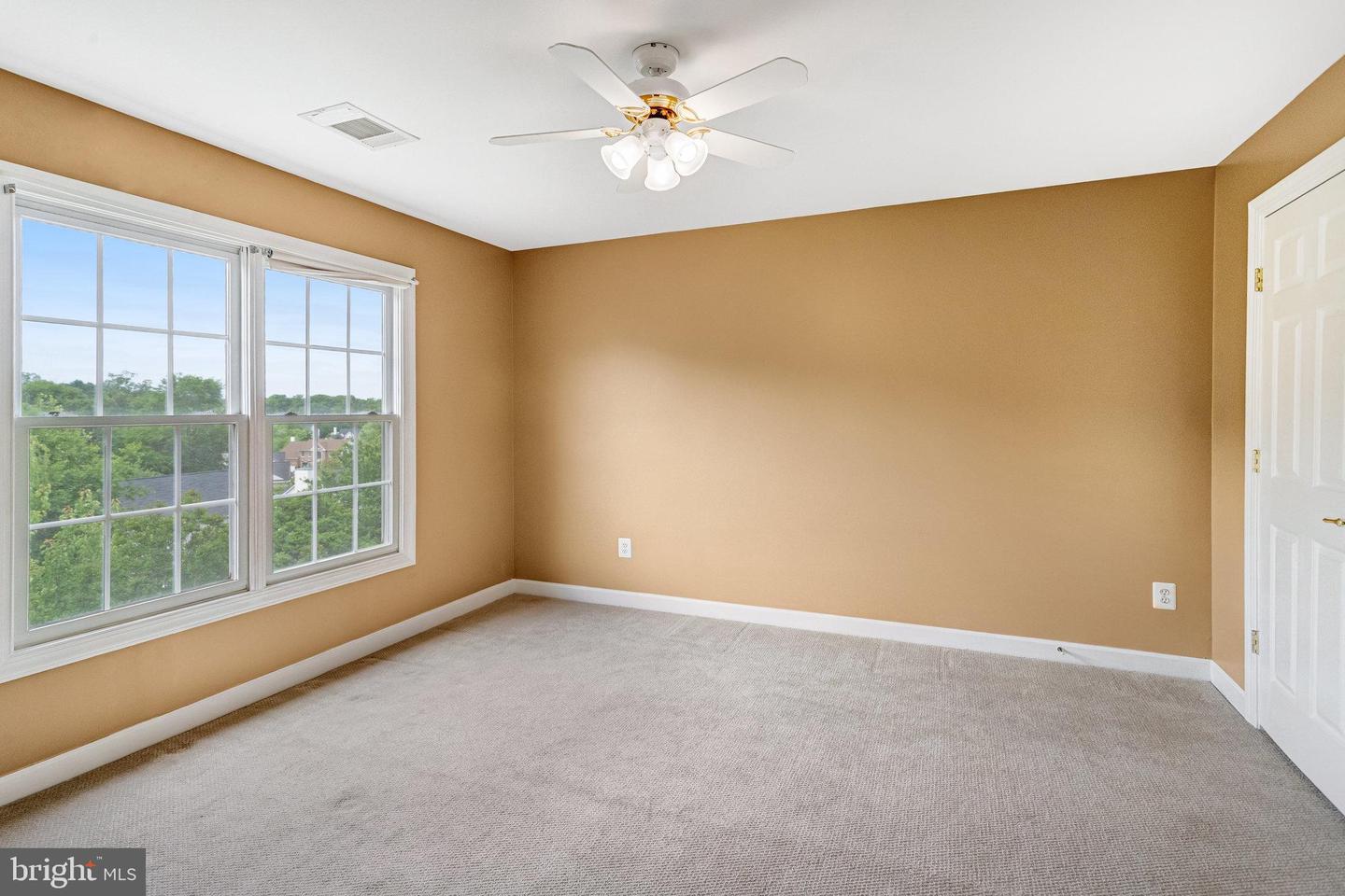 16028 KINGS MOUNTAIN RD, WOODBRIDGE, Virginia 22191, 4 Bedrooms Bedrooms, ,3 BathroomsBathrooms,Residential,For sale,16028 KINGS MOUNTAIN RD,VAPW2094350 MLS # VAPW2094350