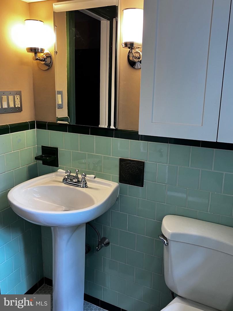 210 W 1ST ST, FRONT ROYAL, Virginia 22630, 4 Bedrooms Bedrooms, ,1 BathroomBathrooms,Residential,For sale,210 W 1ST ST,VAWR2011124 MLS # VAWR2011124