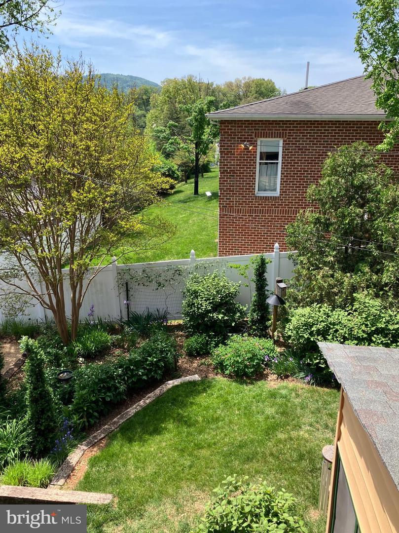 210 W 1ST ST, FRONT ROYAL, Virginia 22630, 4 Bedrooms Bedrooms, ,1 BathroomBathrooms,Residential,For sale,210 W 1ST ST,VAWR2011124 MLS # VAWR2011124