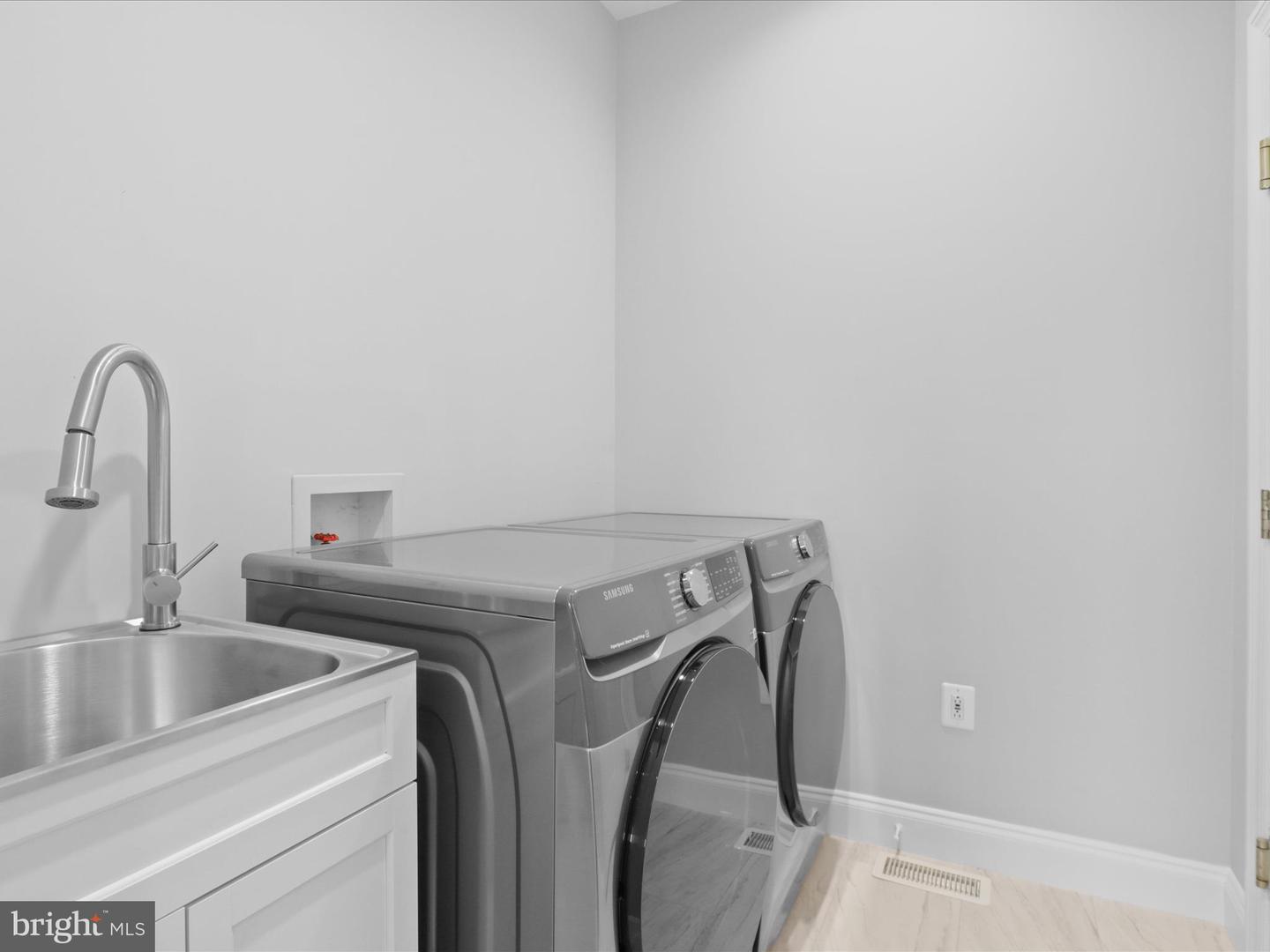 13974 BLAZER LN, LOVETTSVILLE, Virginia 20180, 7 Bedrooms Bedrooms, ,6 BathroomsBathrooms,Residential,For sale,13974 BLAZER LN,VALO2095796 MLS # VALO2095796