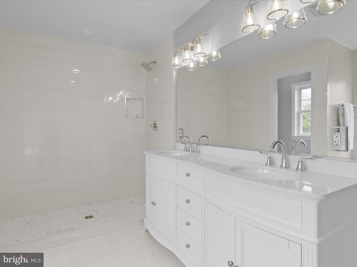 13974 BLAZER LN, LOVETTSVILLE, Virginia 20180, 7 Bedrooms Bedrooms, ,6 BathroomsBathrooms,Residential,For sale,13974 BLAZER LN,VALO2095796 MLS # VALO2095796