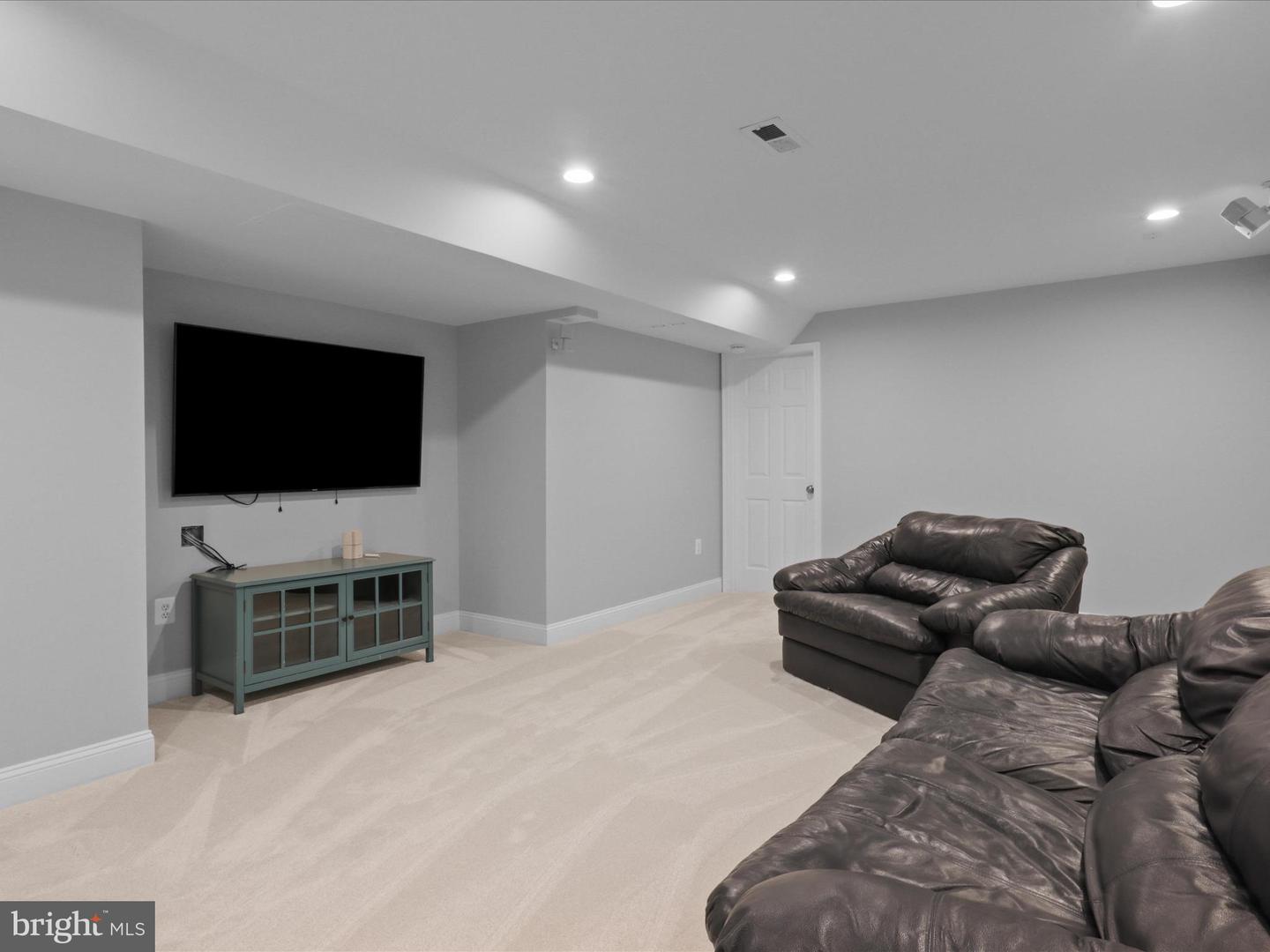 13974 BLAZER LN, LOVETTSVILLE, Virginia 20180, 7 Bedrooms Bedrooms, ,6 BathroomsBathrooms,Residential,For sale,13974 BLAZER LN,VALO2095796 MLS # VALO2095796