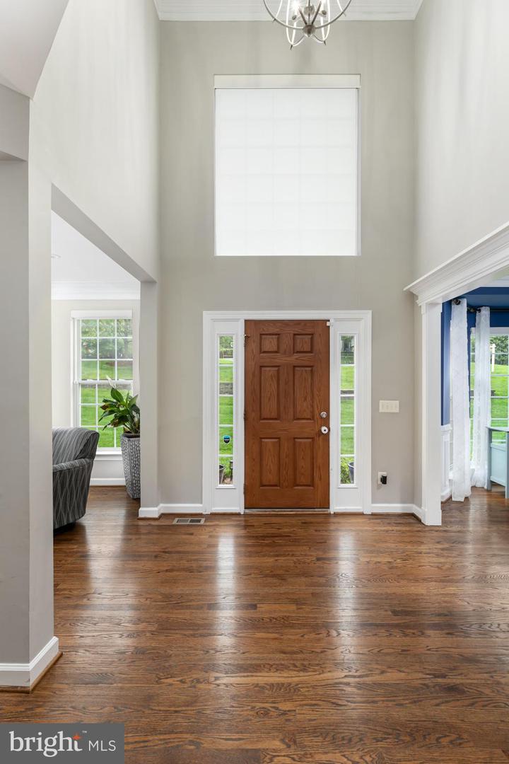 10609 LITTLE RUN FARM CT, VIENNA, Virginia 22182, 5 Bedrooms Bedrooms, ,3 BathroomsBathrooms,Residential,For sale,10609 LITTLE RUN FARM CT,VAFX2239226 MLS # VAFX2239226