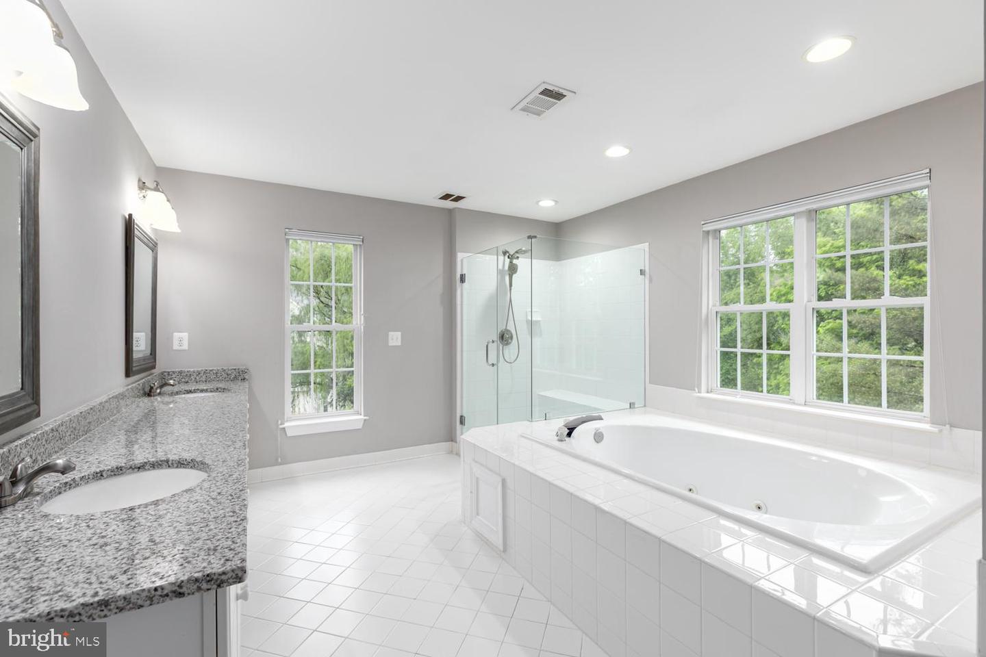 10609 LITTLE RUN FARM CT, VIENNA, Virginia 22182, 5 Bedrooms Bedrooms, ,3 BathroomsBathrooms,Residential,For sale,10609 LITTLE RUN FARM CT,VAFX2239226 MLS # VAFX2239226