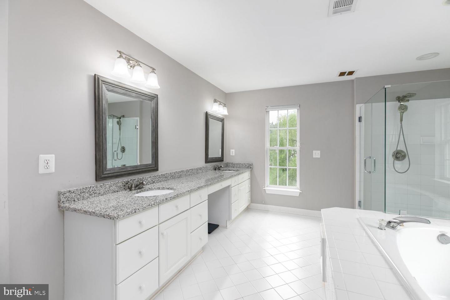 10609 LITTLE RUN FARM CT, VIENNA, Virginia 22182, 5 Bedrooms Bedrooms, ,3 BathroomsBathrooms,Residential,For sale,10609 LITTLE RUN FARM CT,VAFX2239226 MLS # VAFX2239226