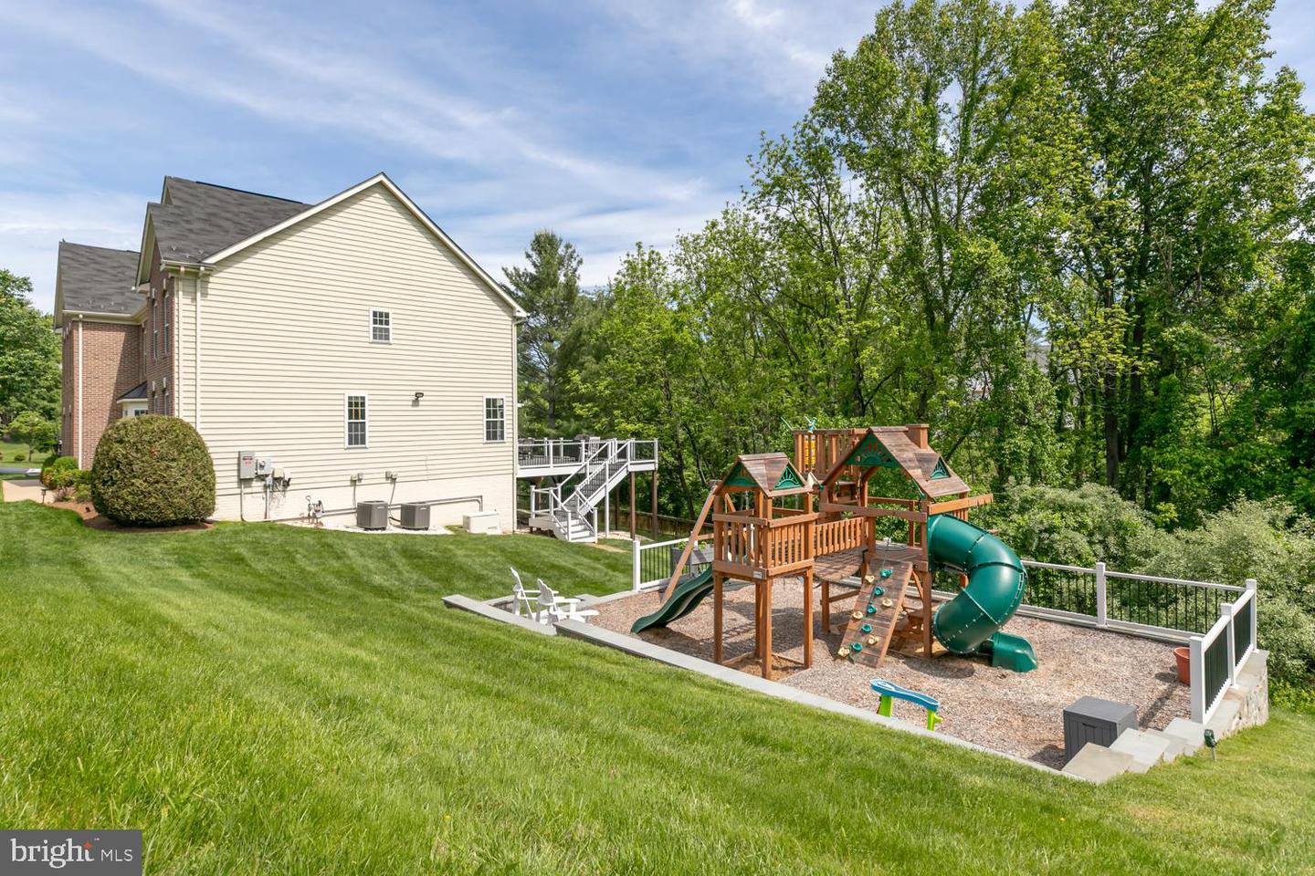 10609 LITTLE RUN FARM CT, VIENNA, Virginia 22182, 5 Bedrooms Bedrooms, ,3 BathroomsBathrooms,Residential,For sale,10609 LITTLE RUN FARM CT,VAFX2239226 MLS # VAFX2239226