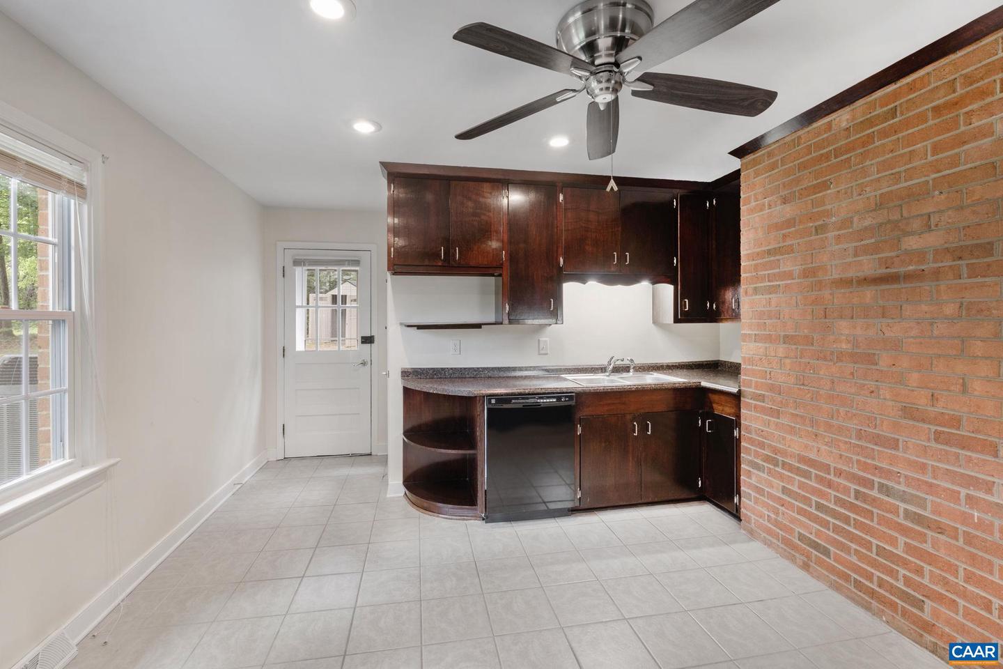 109 INGLEWOOD CT, CHARLOTTESVILLE, Virginia 22901, 3 Bedrooms Bedrooms, ,2 BathroomsBathrooms,Residential,For sale,109 INGLEWOOD CT,664241 MLS # 664241