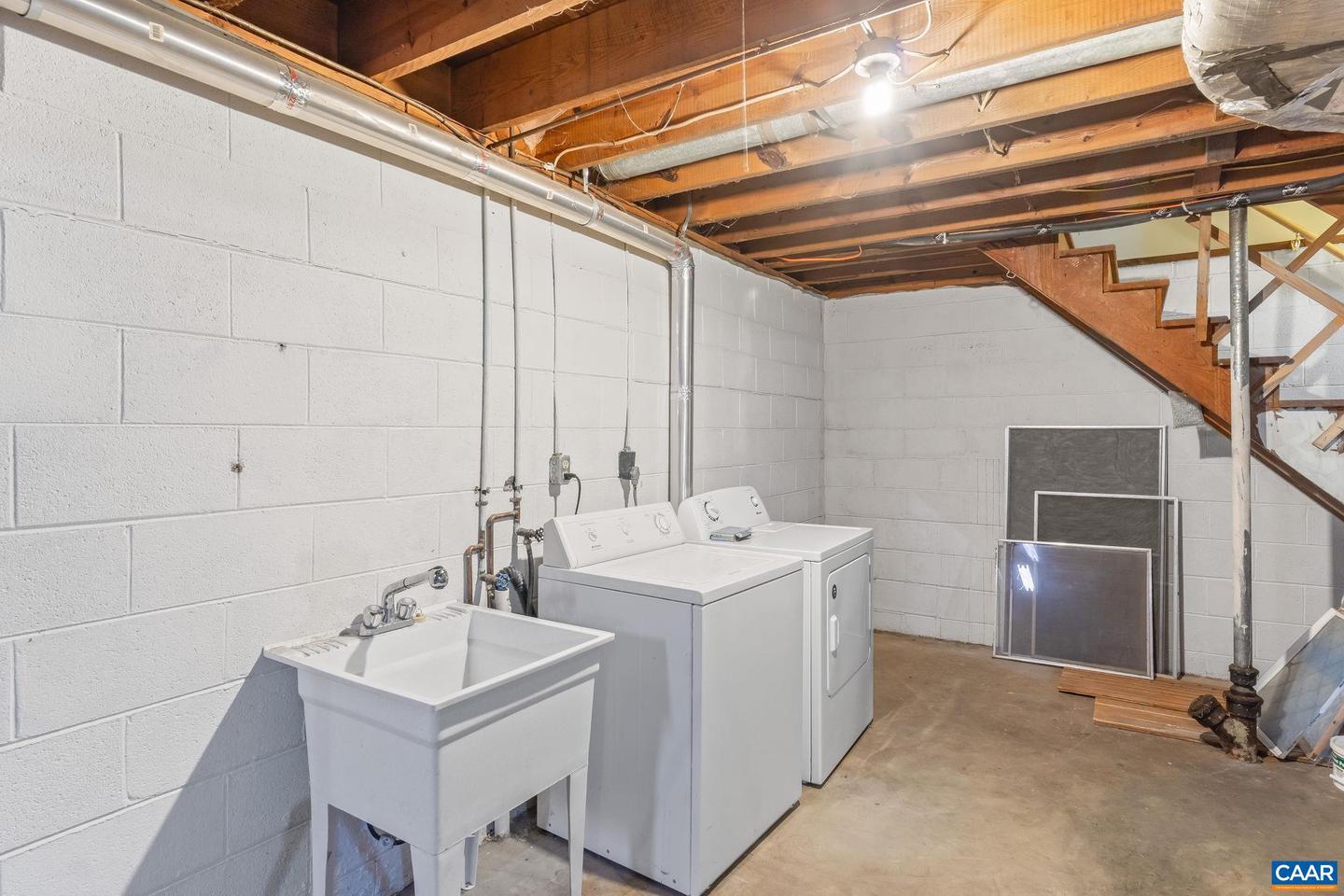 109 INGLEWOOD CT, CHARLOTTESVILLE, Virginia 22901, 3 Bedrooms Bedrooms, ,2 BathroomsBathrooms,Residential,For sale,109 INGLEWOOD CT,664241 MLS # 664241