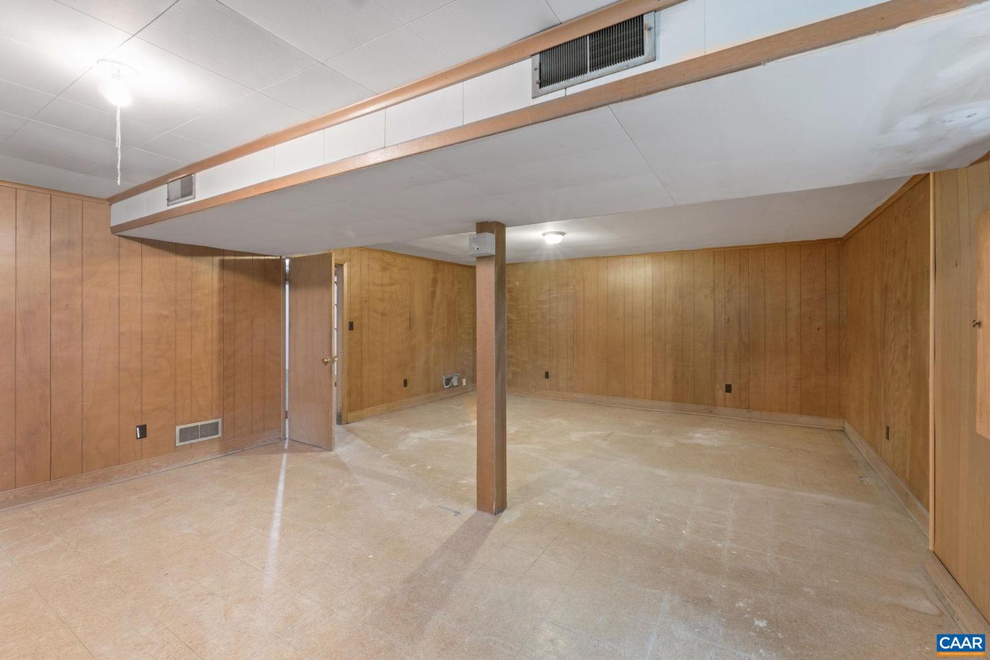 109 INGLEWOOD CT, CHARLOTTESVILLE, Virginia 22901, 3 Bedrooms Bedrooms, ,2 BathroomsBathrooms,Residential,For sale,109 INGLEWOOD CT,664241 MLS # 664241