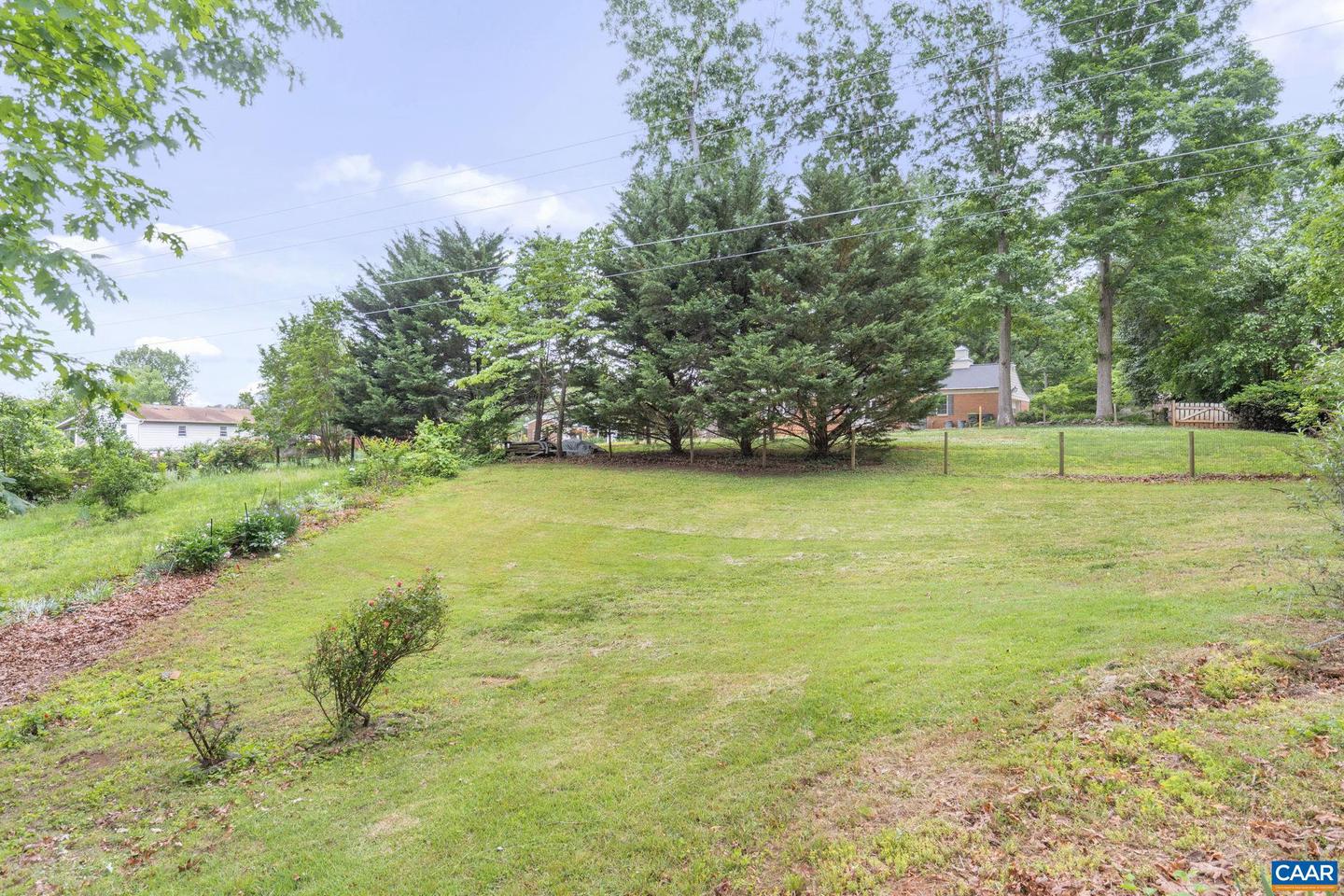 109 INGLEWOOD CT, CHARLOTTESVILLE, Virginia 22901, 3 Bedrooms Bedrooms, ,2 BathroomsBathrooms,Residential,For sale,109 INGLEWOOD CT,664241 MLS # 664241