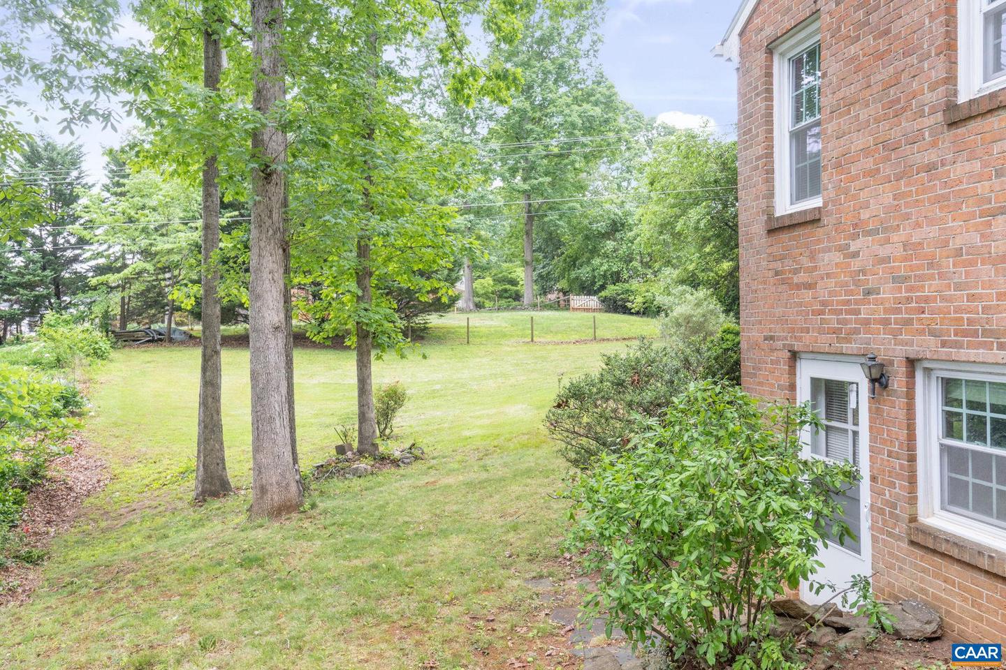 109 INGLEWOOD CT, CHARLOTTESVILLE, Virginia 22901, 3 Bedrooms Bedrooms, ,2 BathroomsBathrooms,Residential,For sale,109 INGLEWOOD CT,664241 MLS # 664241