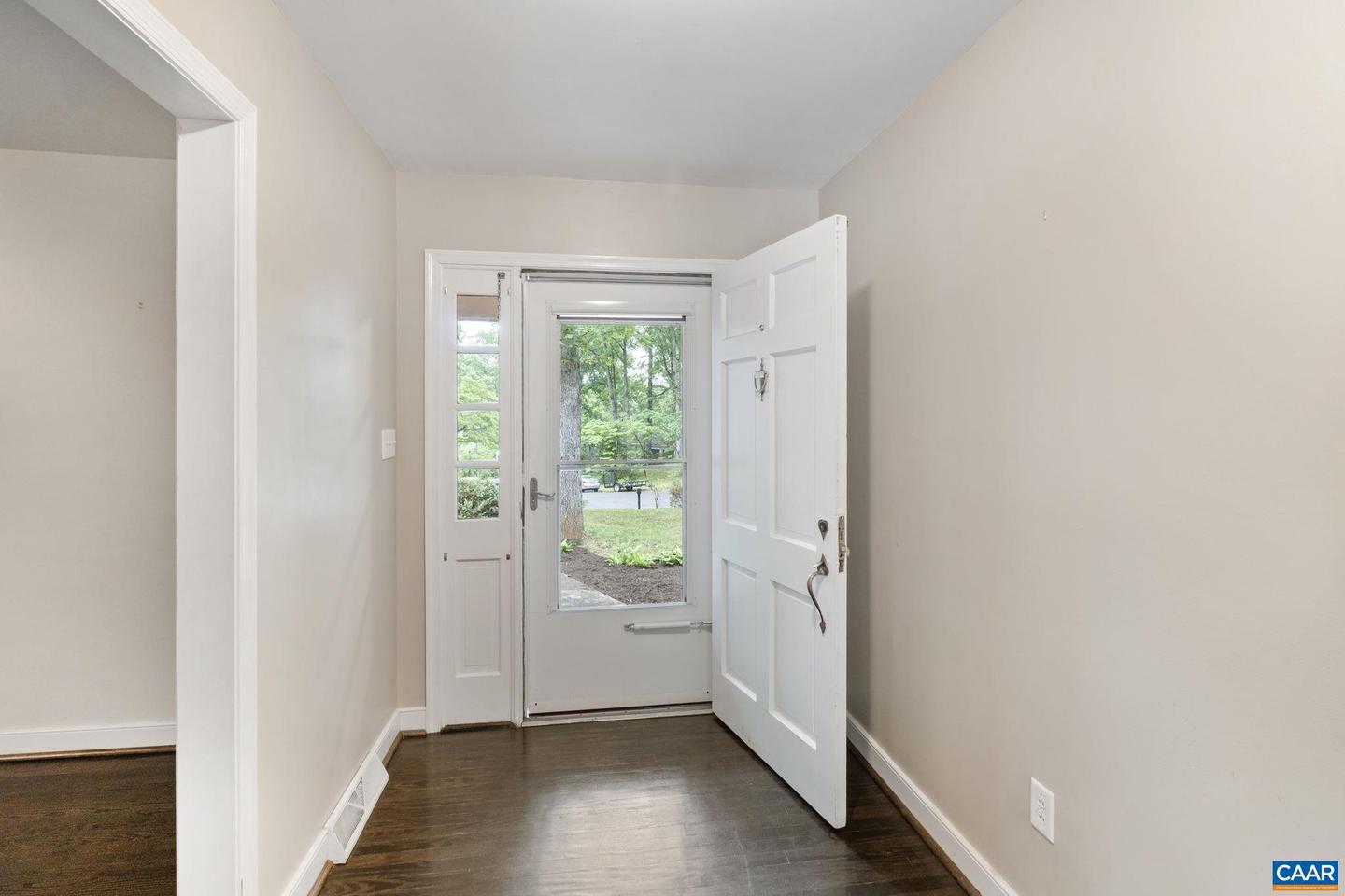 109 INGLEWOOD CT, CHARLOTTESVILLE, Virginia 22901, 3 Bedrooms Bedrooms, ,2 BathroomsBathrooms,Residential,For sale,109 INGLEWOOD CT,664241 MLS # 664241
