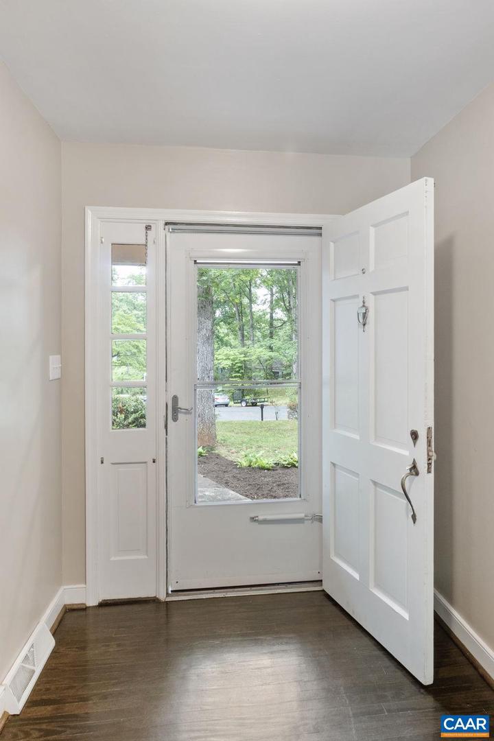 109 INGLEWOOD CT, CHARLOTTESVILLE, Virginia 22901, 3 Bedrooms Bedrooms, ,2 BathroomsBathrooms,Residential,For sale,109 INGLEWOOD CT,664241 MLS # 664241