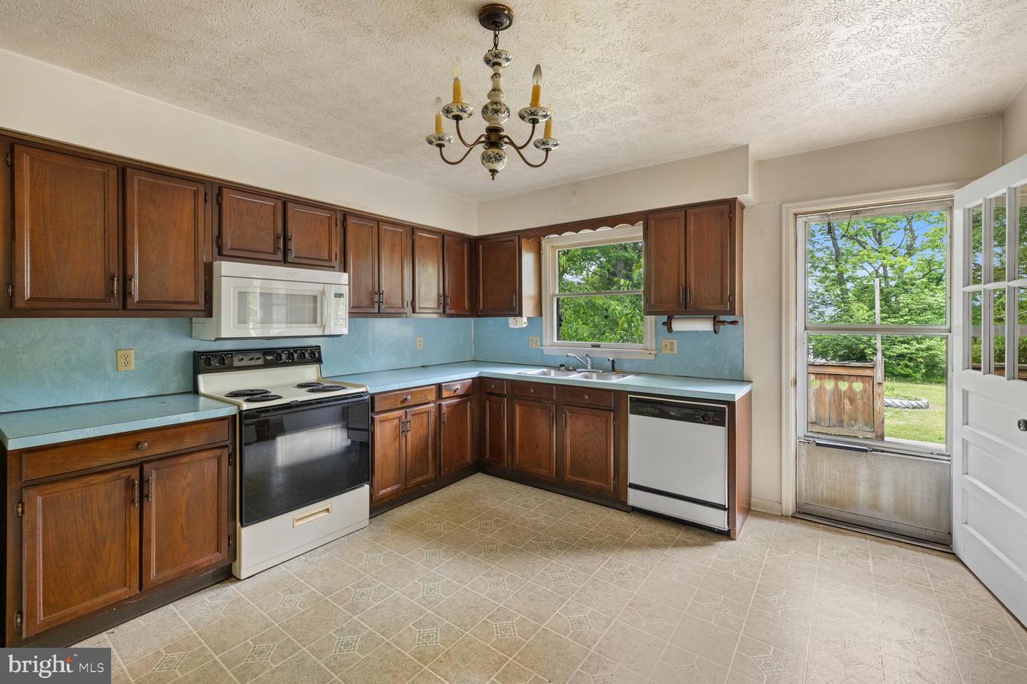 320 DAWN AVE, WOODSTOCK, Virginia 22664, 3 Bedrooms Bedrooms, ,3 BathroomsBathrooms,Residential,For sale,320 DAWN AVE,VASH2011394 MLS # VASH2011394