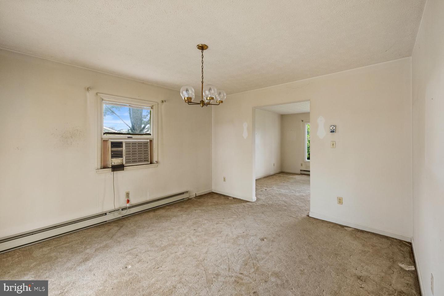 320 DAWN AVE, WOODSTOCK, Virginia 22664, 3 Bedrooms Bedrooms, ,3 BathroomsBathrooms,Residential,For sale,320 DAWN AVE,VASH2011394 MLS # VASH2011394