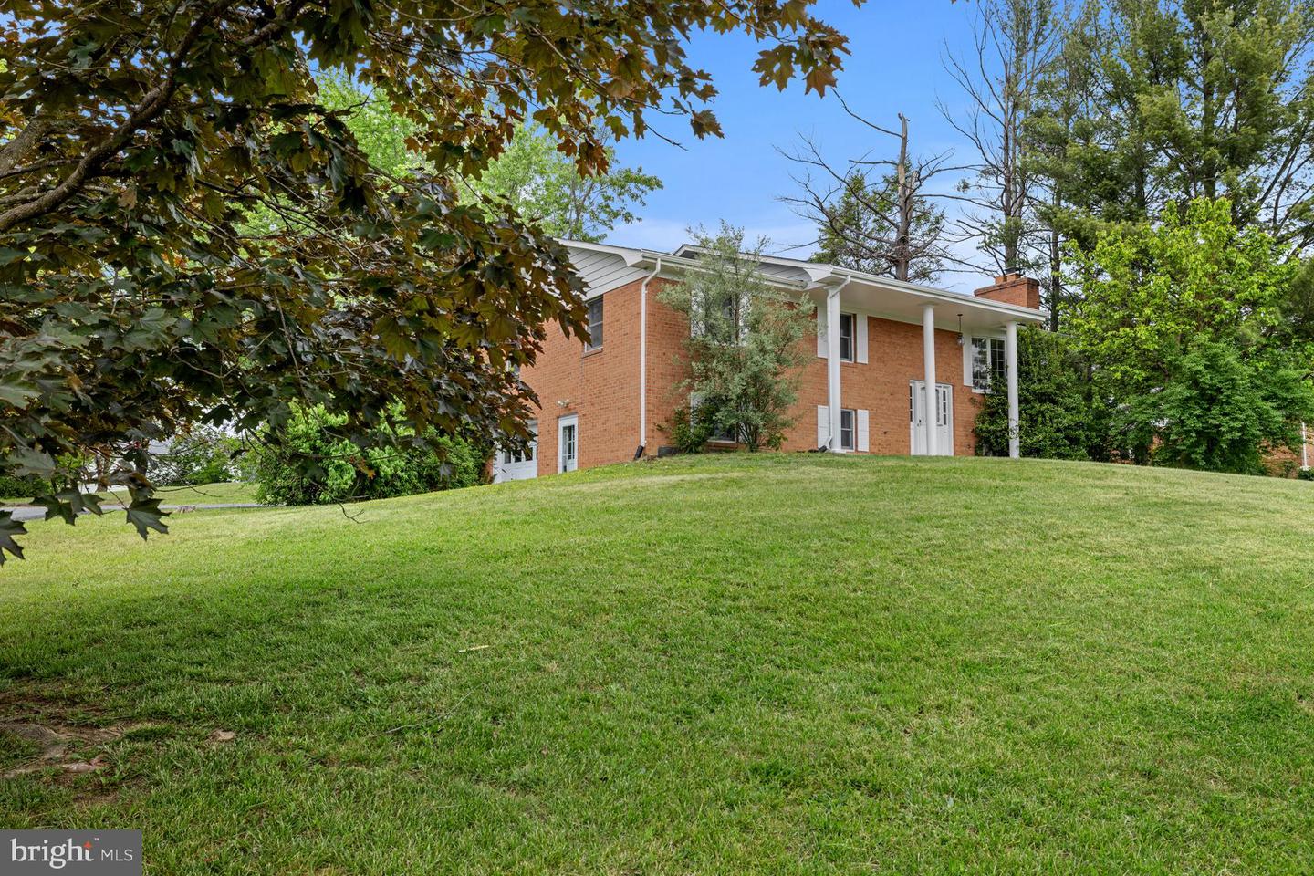 320 DAWN AVE, WOODSTOCK, Virginia 22664, 3 Bedrooms Bedrooms, ,3 BathroomsBathrooms,Residential,For sale,320 DAWN AVE,VASH2011394 MLS # VASH2011394