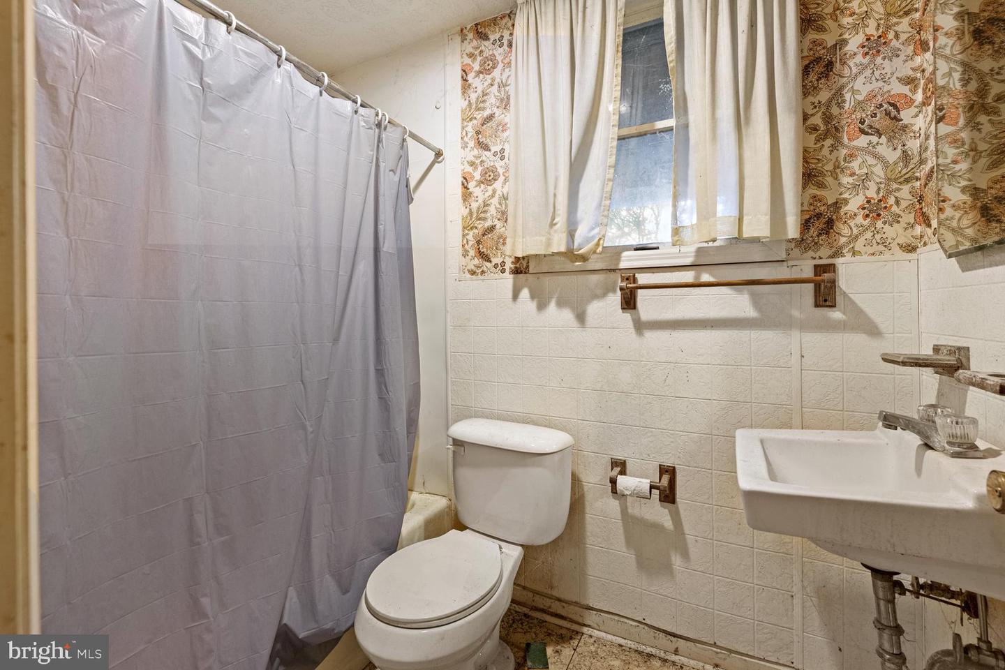 320 DAWN AVE, WOODSTOCK, Virginia 22664, 3 Bedrooms Bedrooms, ,3 BathroomsBathrooms,Residential,For sale,320 DAWN AVE,VASH2011394 MLS # VASH2011394