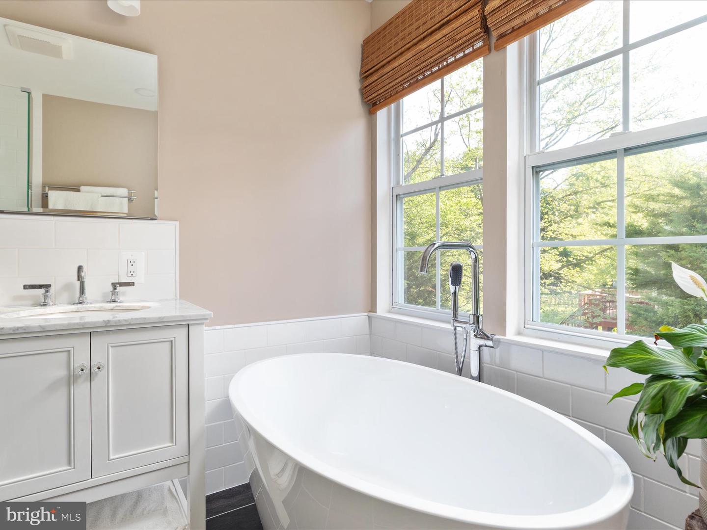 35513 SOURWOOD PL, ROUND HILL, Virginia 20141, 4 Bedrooms Bedrooms, 8 Rooms Rooms,3 BathroomsBathrooms,Residential,For sale,35513 SOURWOOD PL,VALO2095908 MLS # VALO2095908