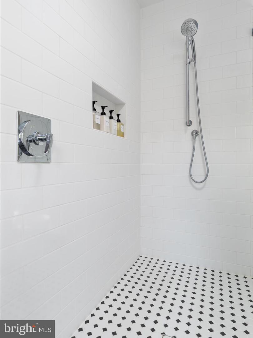 35513 SOURWOOD PL, ROUND HILL, Virginia 20141, 4 Bedrooms Bedrooms, 8 Rooms Rooms,3 BathroomsBathrooms,Residential,For sale,35513 SOURWOOD PL,VALO2095908 MLS # VALO2095908