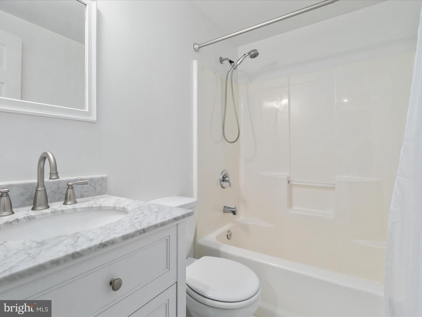 35513 SOURWOOD PL, ROUND HILL, Virginia 20141, 4 Bedrooms Bedrooms, 8 Rooms Rooms,3 BathroomsBathrooms,Residential,For sale,35513 SOURWOOD PL,VALO2095908 MLS # VALO2095908