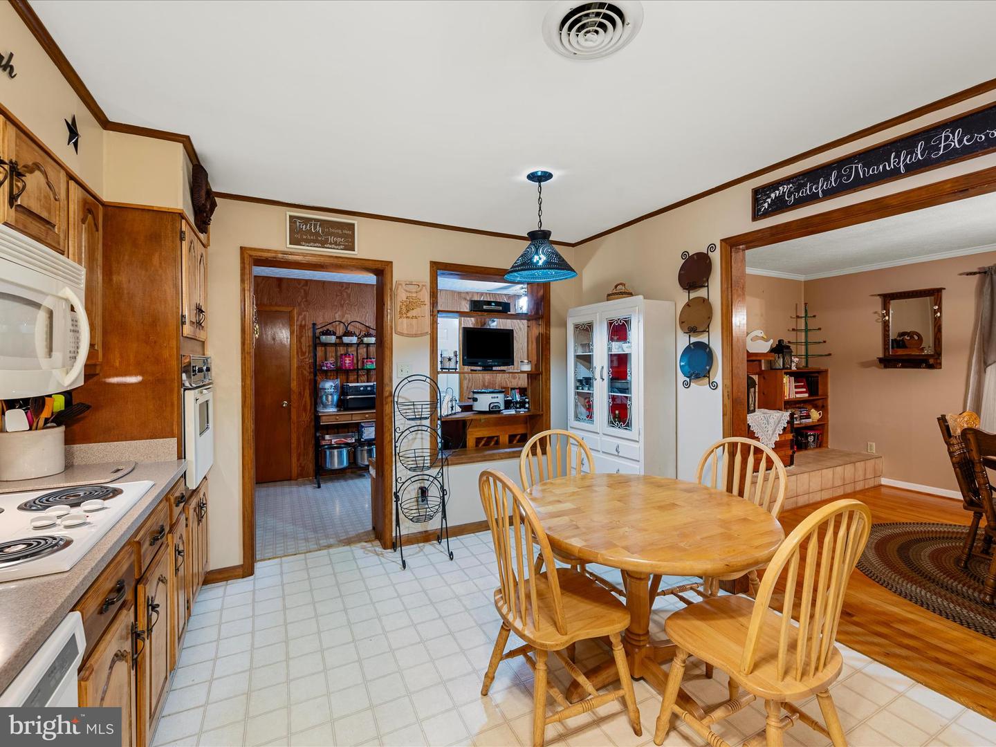 281 LIGHT RD, WINCHESTER, Virginia 22603, 3 Bedrooms Bedrooms, 7 Rooms Rooms,2 BathroomsBathrooms,Residential,For sale,281 LIGHT RD,VAFV2034036 MLS # VAFV2034036